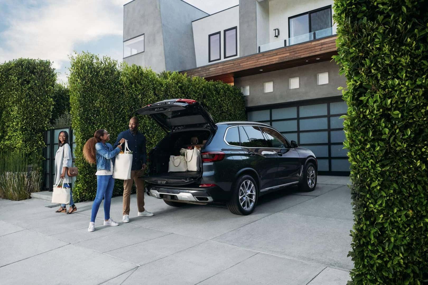 BMW X5 Unloading Groceries