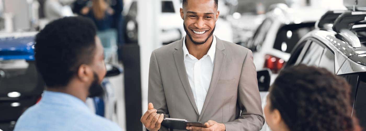 dealer talking with clients