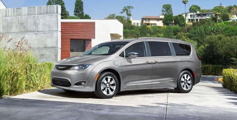 2019-chrysler-pacifica-in-driveway