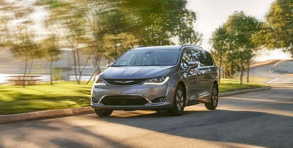 2019-chrysler-pacifica-on-the-highway