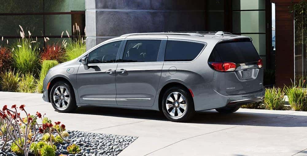 2019-chrysler-pacifica-rear-view