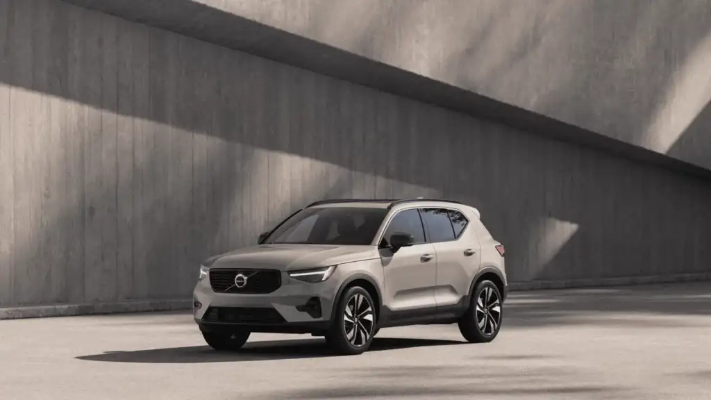 2025 Volvo XC40 compact SUV parked in Bristol TN, featuring modern Scandinavian design and advanced safety.