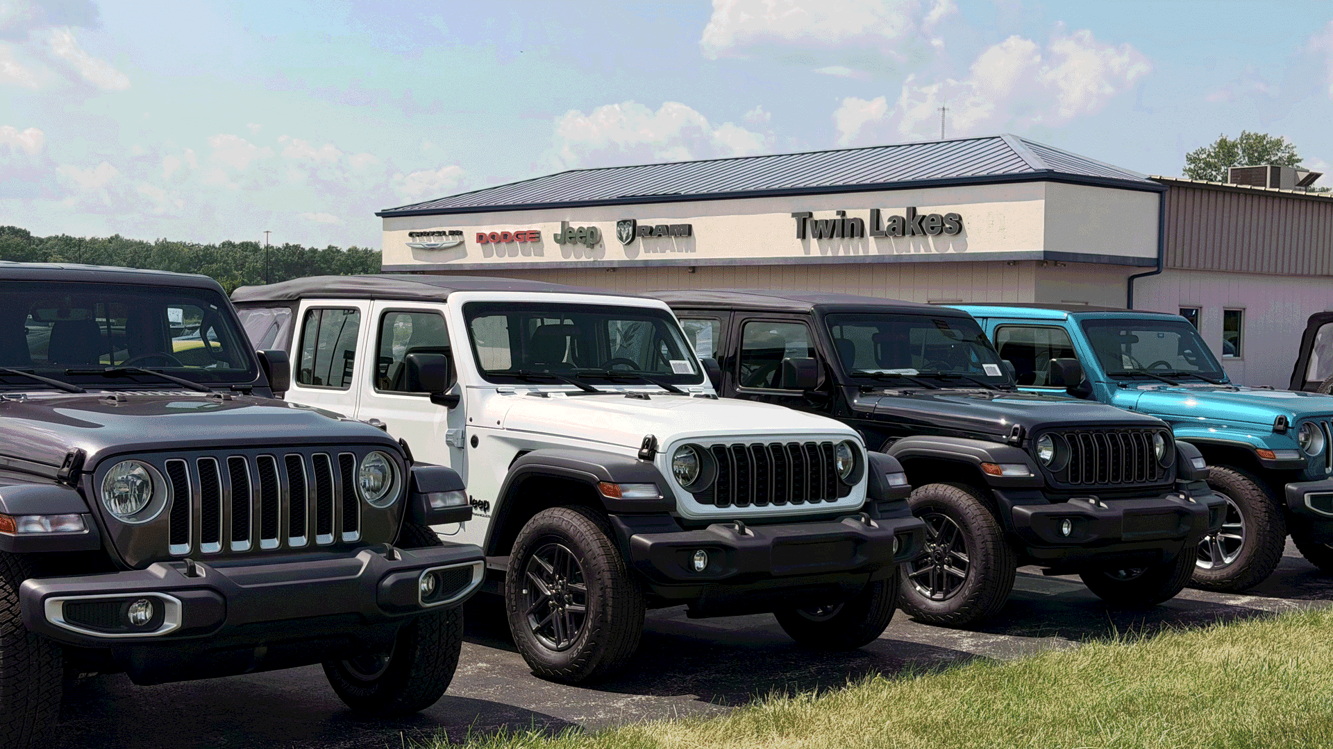Chrysler Dodge Jeep Ram dealer near Rochester IN — Twin Lakes CDJR Monticello