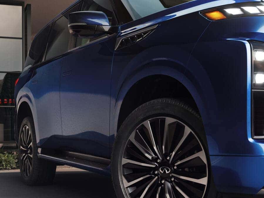 2025 INFINITI QX80 Luxury SUV 2025 INFINITI QX80 Side View