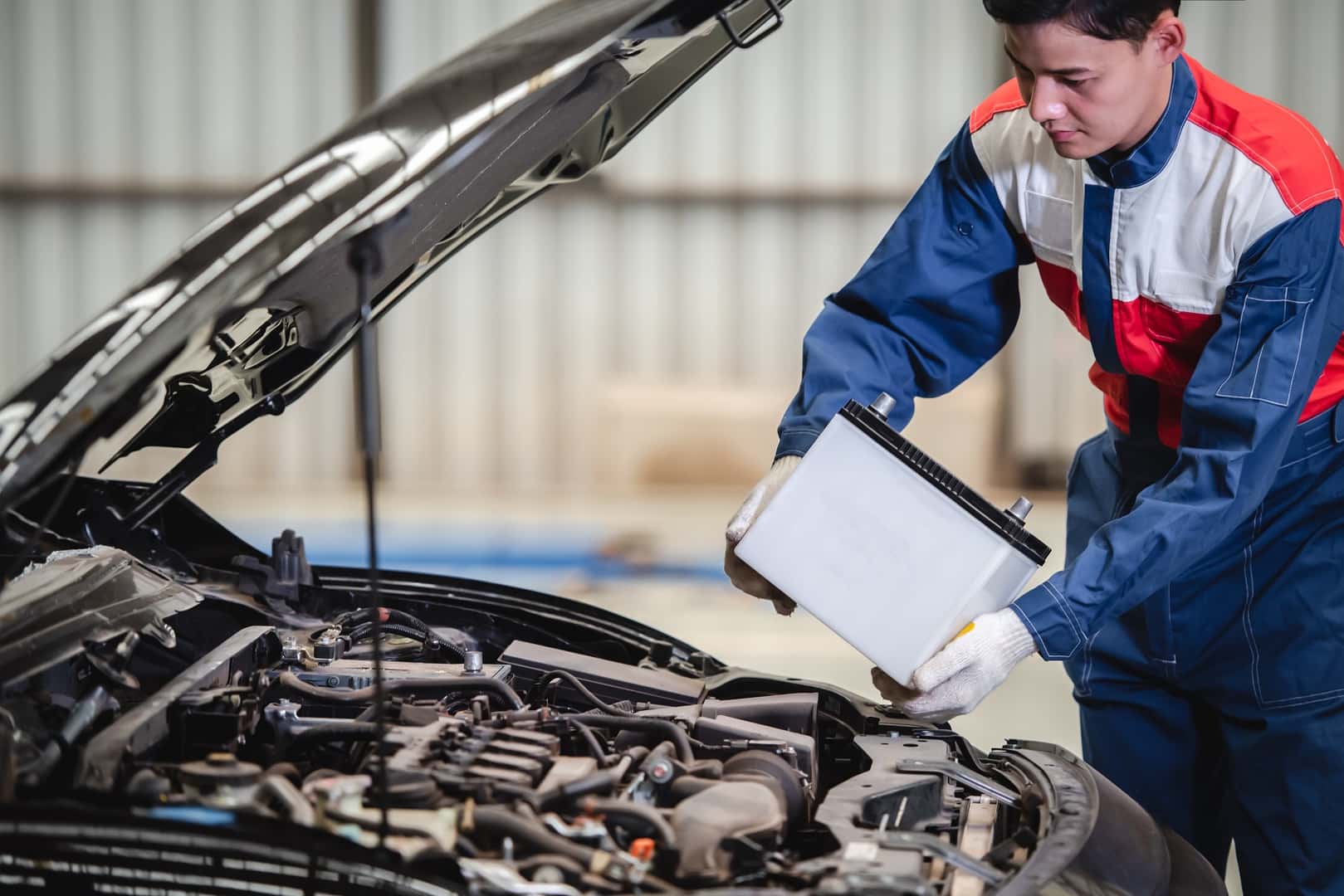 Signs That Your Car Battery Is on the Fritz 