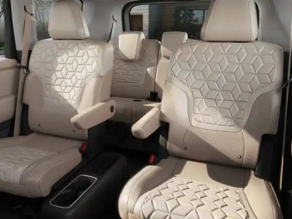 7  Passenger Seats