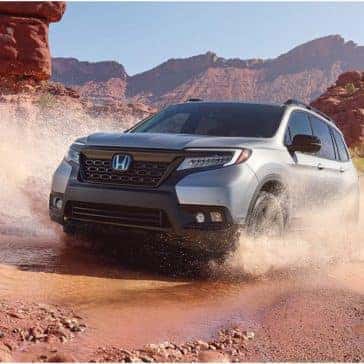 Honda_Passport_Crossing_River_In_Desert