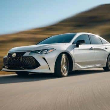 Toyota_Avalon_Driving_Mountain_Road