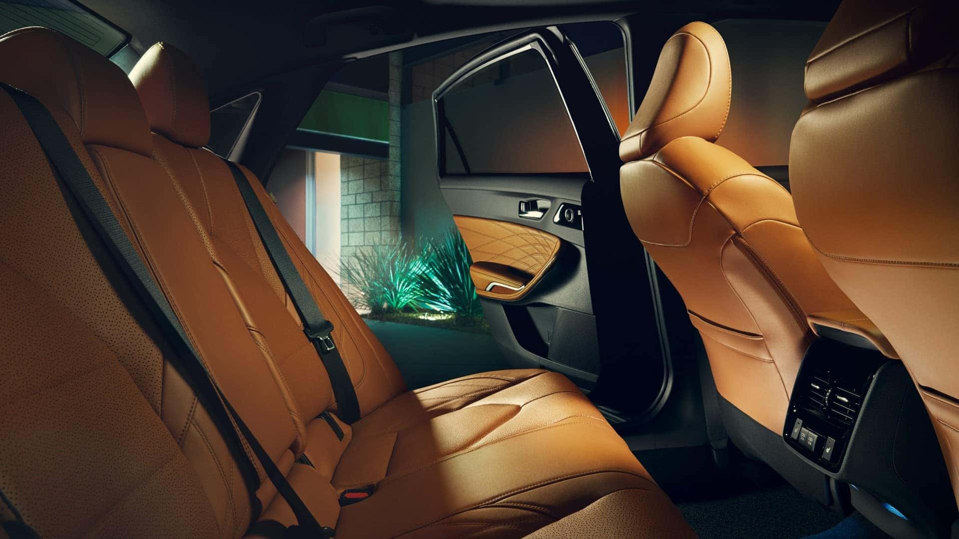 Toyota_Avalon_Interior_Rear_Seats
