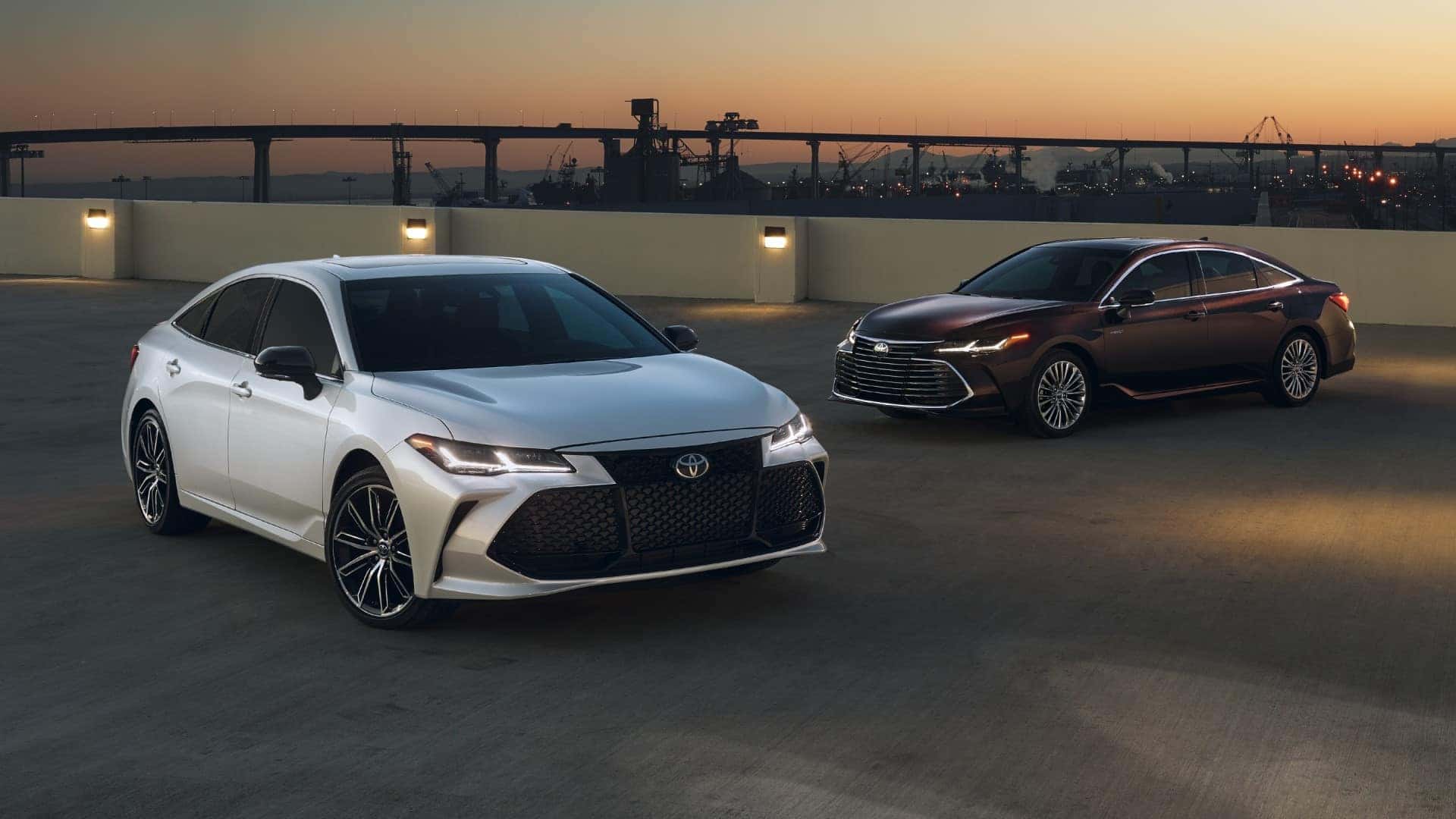 Toyota_Avalon_Parked_On_Parking_Garage