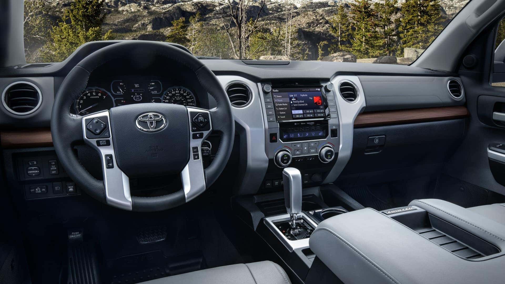 Toyota_Tundra_Interior_Dashboard