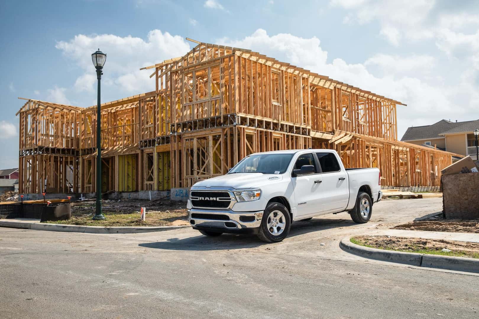 Ram 1500 Bright White Side