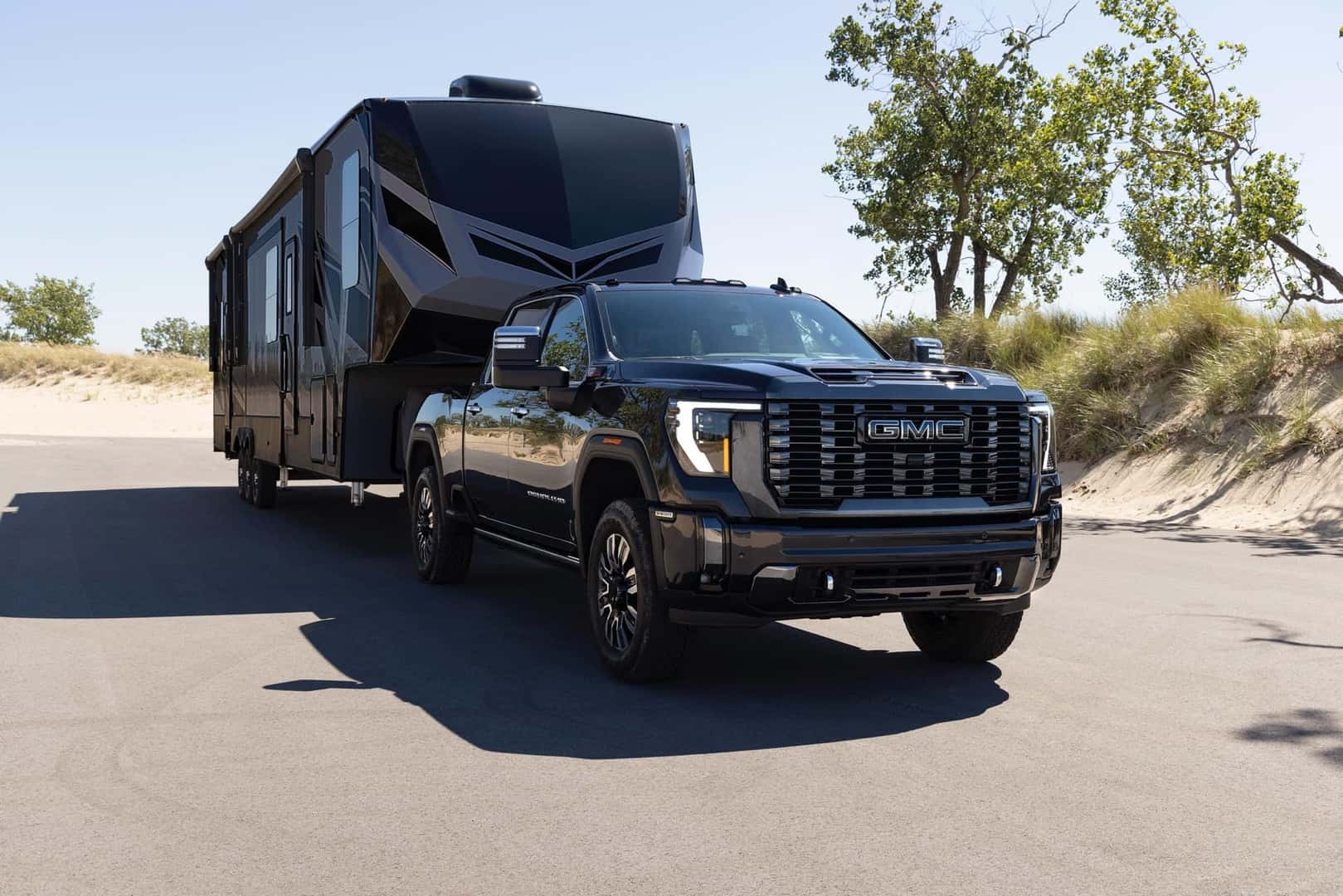 2025 GMC Sierra 2500 HD Denali towing a fifth wheel