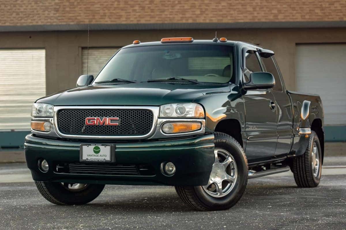 2002 GMC Sierra Denali Front View