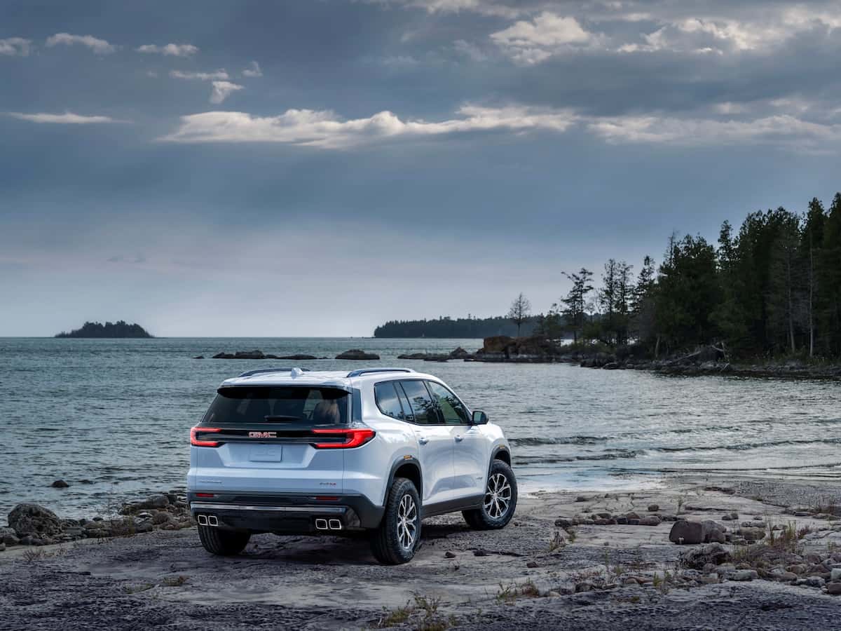 Rear 3/4 shot of the off-road oriented 2024 GMC Acadia AT4.