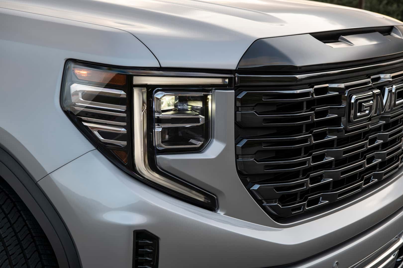 The GMC Sierra Denali Ultimate includes a new front fascia with wider bold design elements and new headlamps.