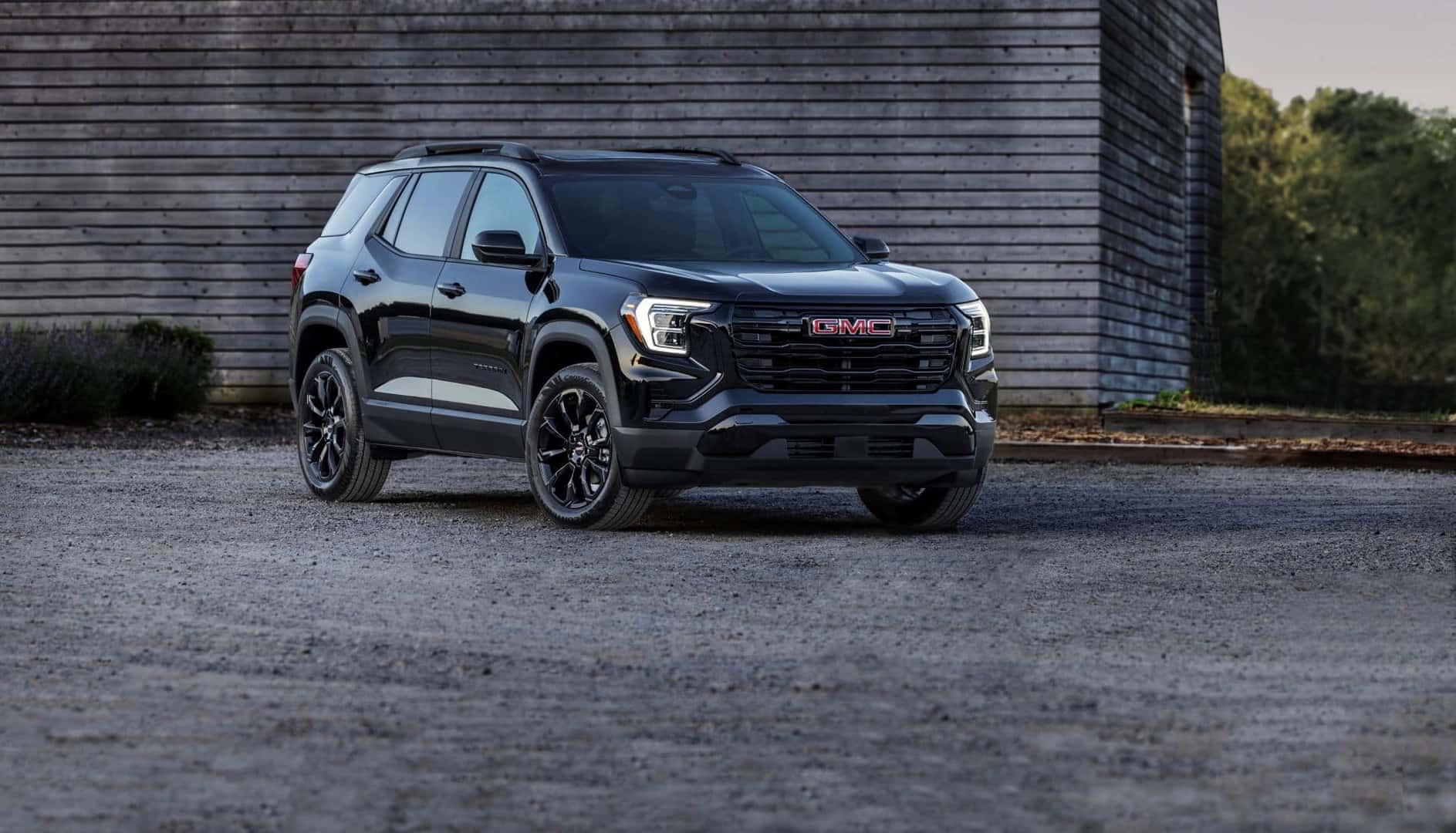2025 GMC Terrain Front End and Passenger Side View