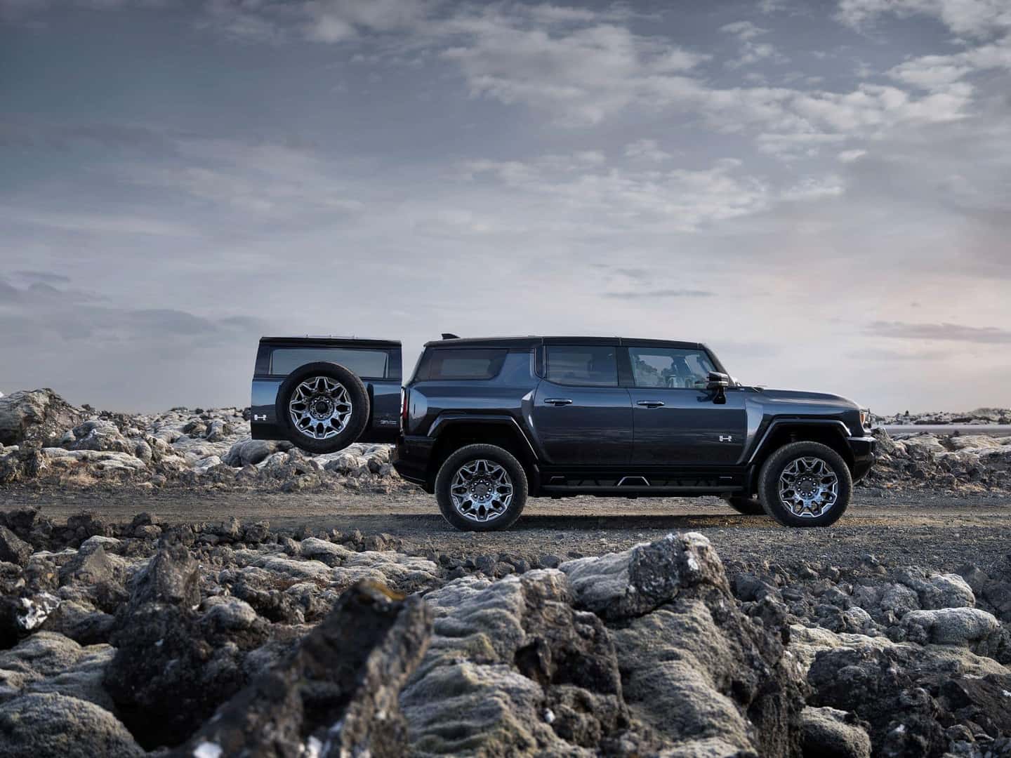 2025 GMC Hummer EV 3X SUV Side Profile