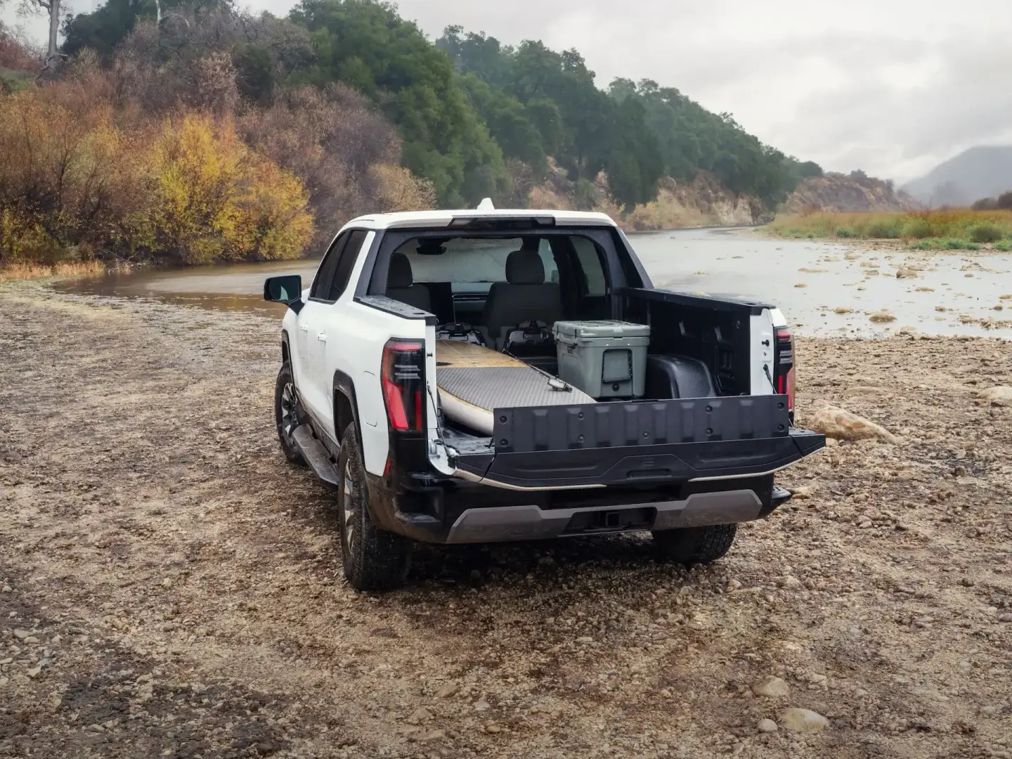 2026 GMC Sierra EV AT4 Midgate