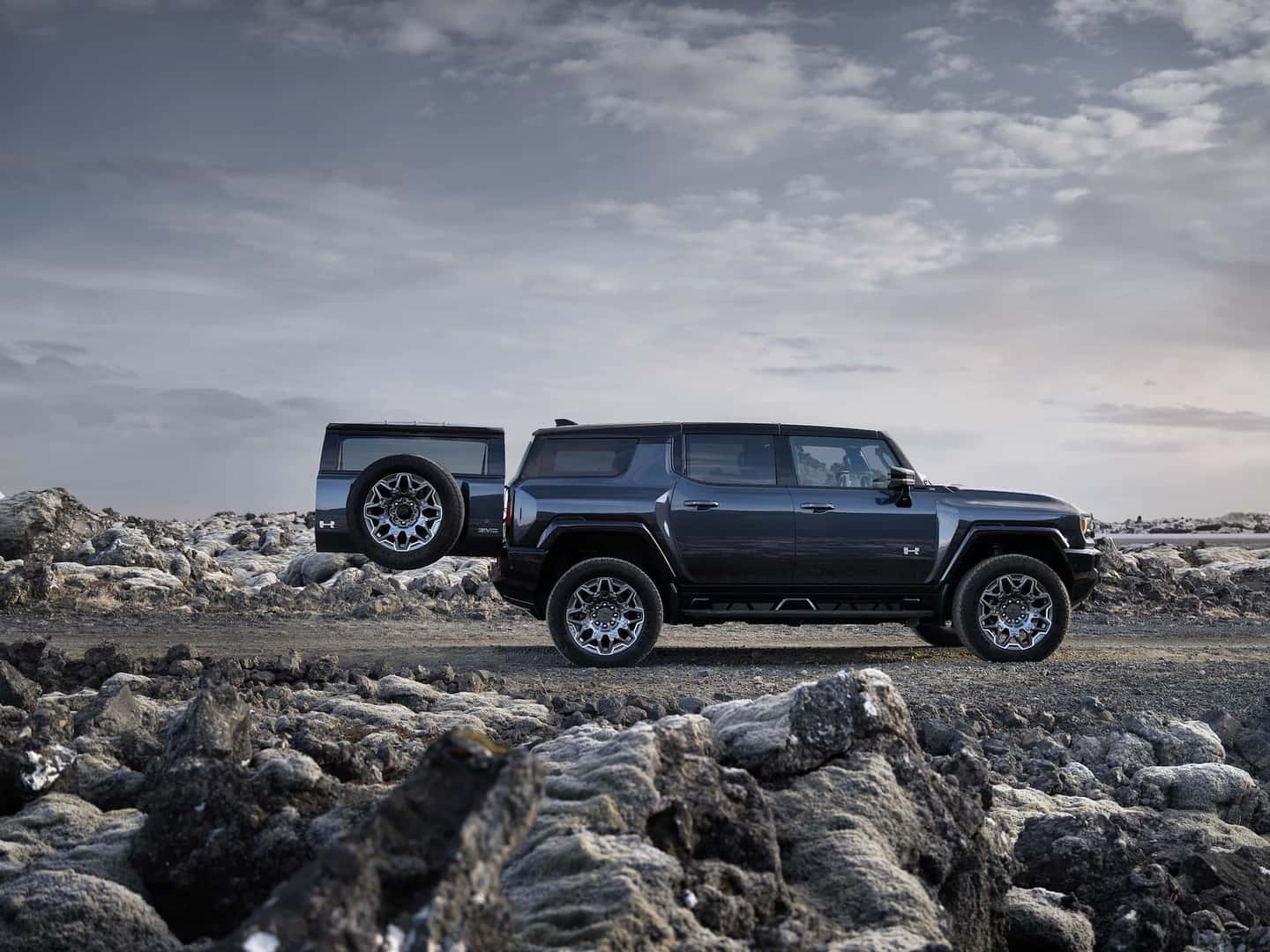 2025 GMC Hummer EV 3X SUV Side Profile View