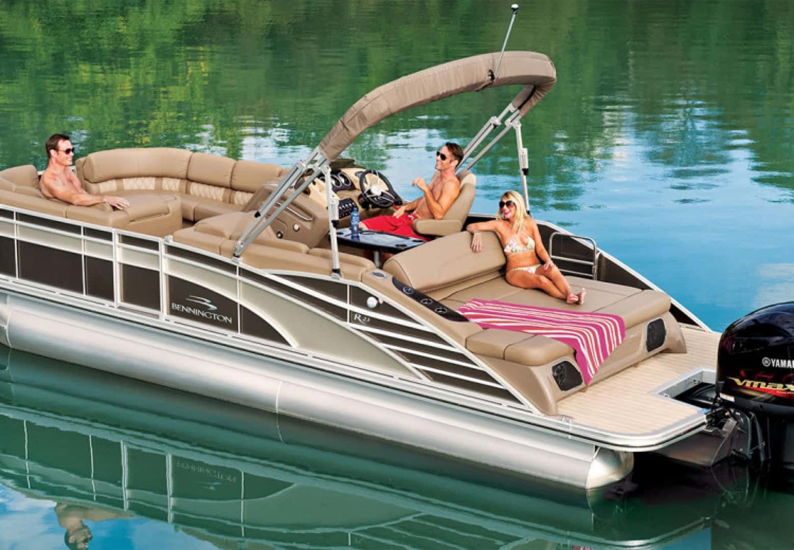 Benefits of the Bennington Elliptical Pontoon Vs Tritoon boat